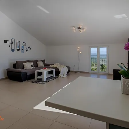 Villa Luxury And Modern With Pool Near By Traveler Tourist Agency Krk - Id 2138 Vrh (Krk)