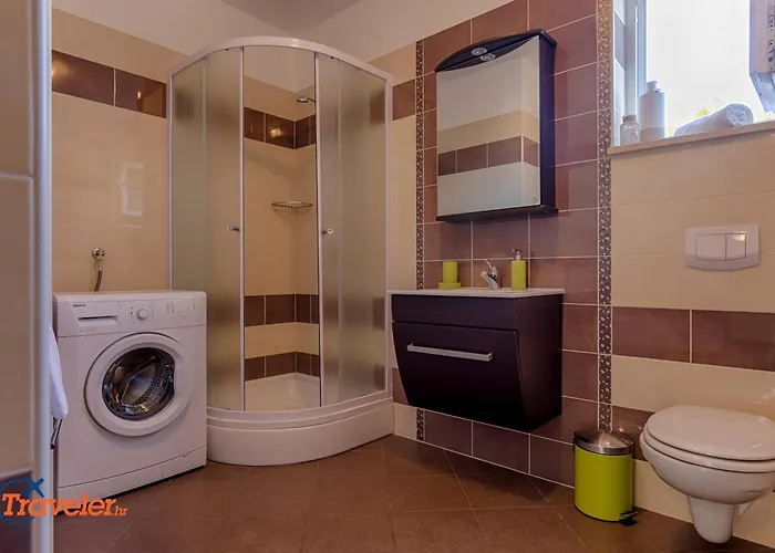 Luxury And Modern With Pool Near By Traveler Tourist Agency Krk - Id 2138 Vrh (Krk)