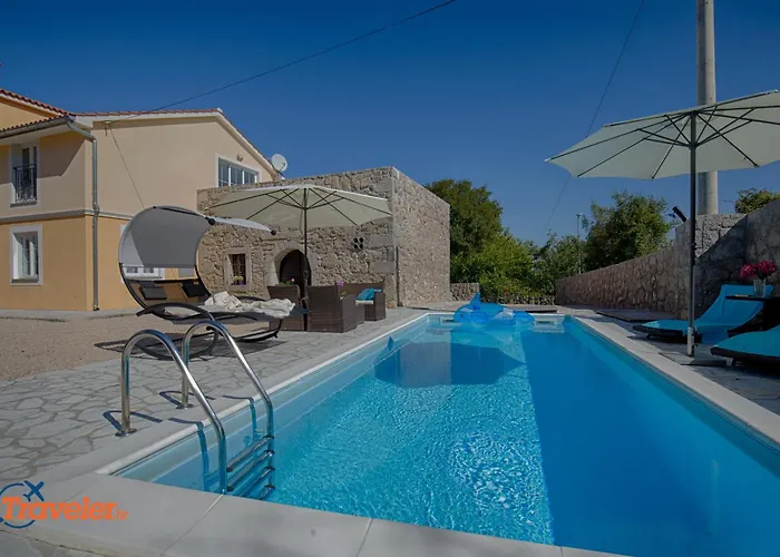 Luxury And Modern With Pool Near By Traveler Tourist Agency Krk - Id 2138 *