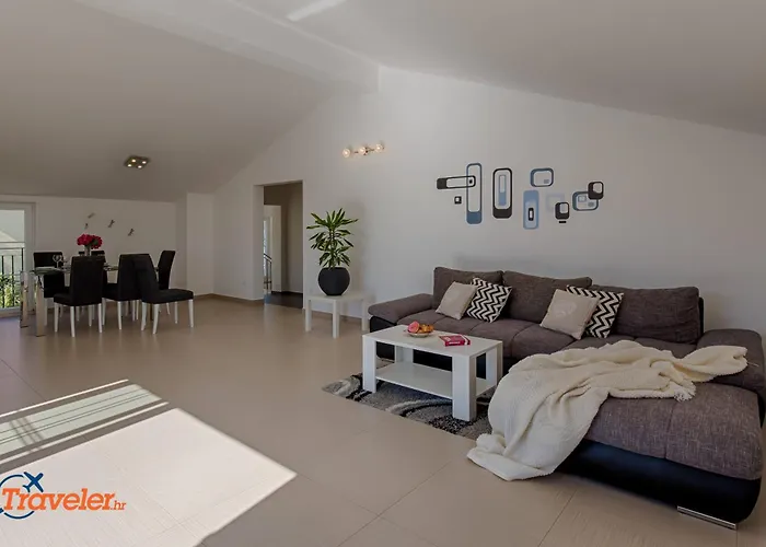 Luxury And Modern With Pool Near By Traveler Tourist Agency Krk - Id 2138 别墅