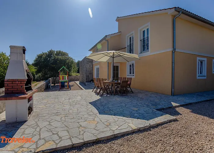 Luxury And Modern With Pool Near By Traveler Tourist Agency Krk - Id 2138 * Vrh (Krk)
