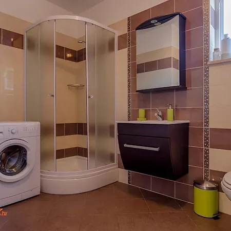 Luxury And Modern With Pool Near By Traveler Tourist Agency Krk - Id 2138 Vrh (Krk)