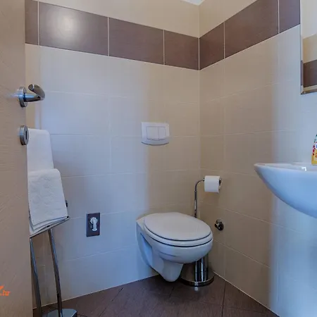 Вилла Luxury And Modern With Pool Near By Traveler Tourist Agency Krk - Id 2138 Vrh (Krk)