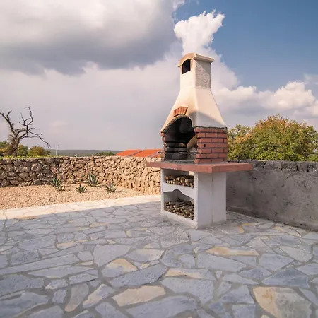 Luxury And Modern With Pool Near By Traveler Tourist Agency Krk - Id 2138