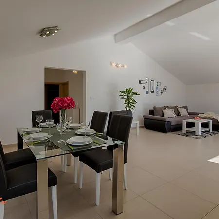 Luxury And Modern With Pool Near By Traveler Tourist Agency Krk - Id 2138 Вилла