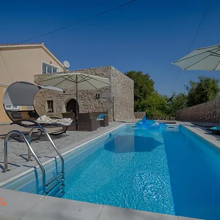 Luxury And Modern With Pool Near By Traveler Tourist Agency Krk - Id 2138 *