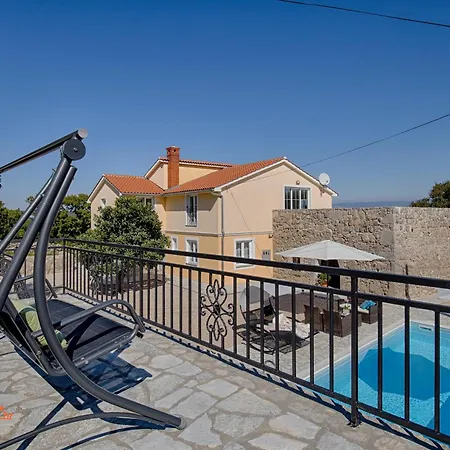 Luxury And Modern With Pool Near By Traveler Tourist Agency Krk - Id 2138 Vrh (Krk)