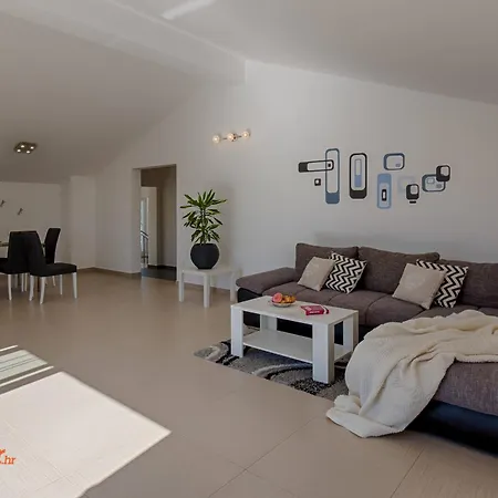 Luxury And Modern With Pool Near By Traveler Tourist Agency Krk - Id 2138 Вилла