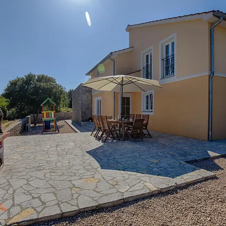 Luxury And Modern With Pool Near By Traveler Tourist Agency Krk - Id 2138 * Vrh (Krk)