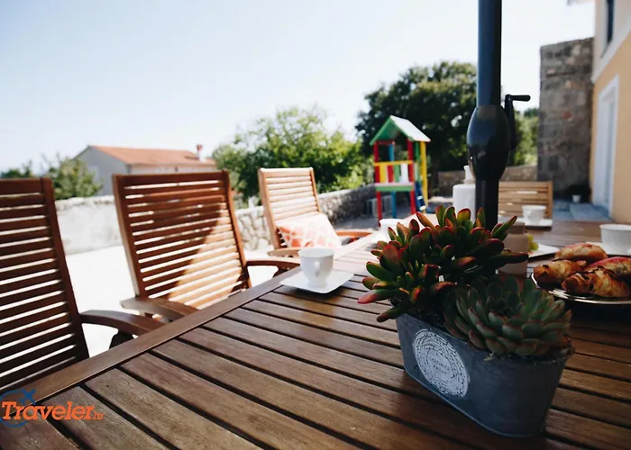 Vilă Luxury And Modern With Pool Near By Traveler Tourist Agency Krk - Id 2138
